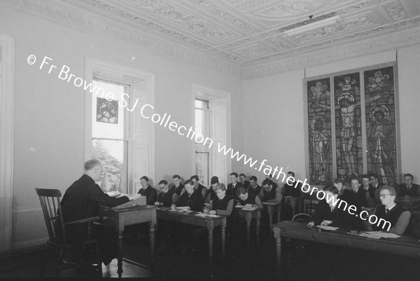 FOR JESUIT DIRECTORY 1955: FR.O'SULLIVAN GIVING CONFERENCE TO NOVS